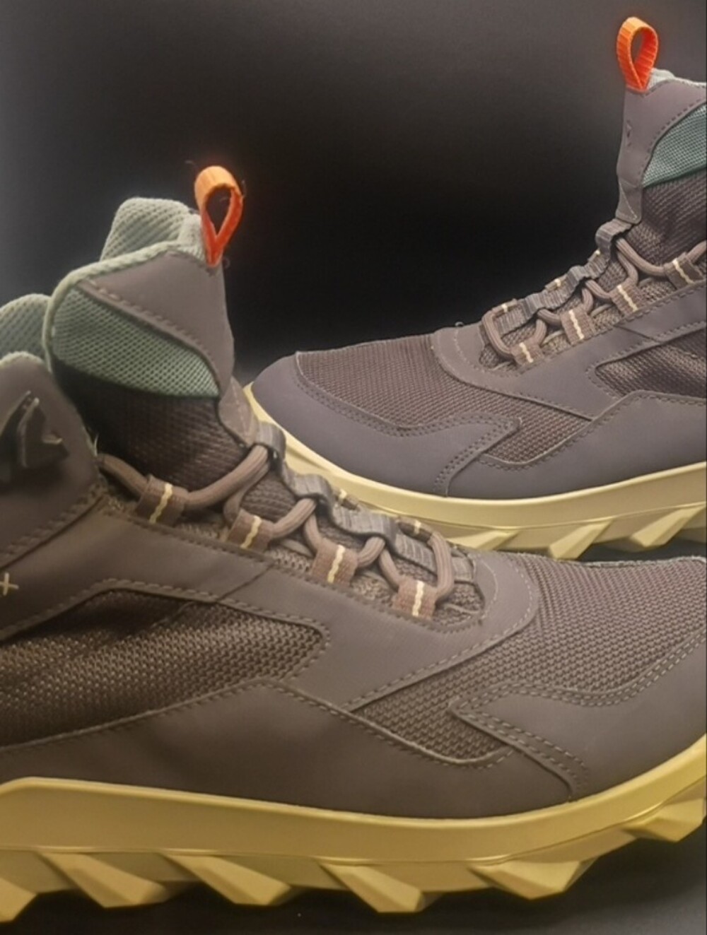 Ecco Men’s Gray and Yellow Trail Boots